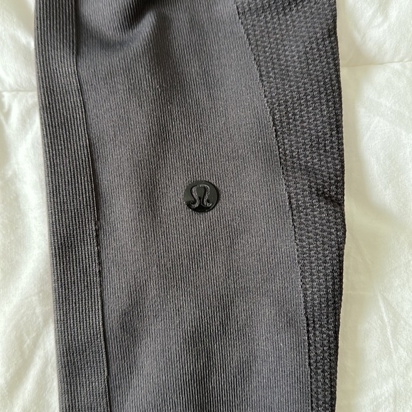 Lululemon full length dark grey leggings. Size 6. - Picture 2 of 5